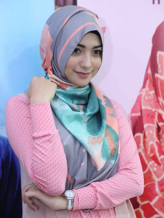 Remaja kelahiran Bogor 21 tahun silam ini mengaku sudah tiga tahun menjadi brand ambassador produk hijab tersebut. (Nurwahyunan/Bintang.com)