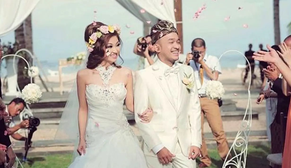 Sebalum akhirnya pasangan ini resmi nikah, keduanya sering cek-cok. Pihak keluarga yang mencoba menengahi. Jika Ruben melapor ke ayah Wendah, sedangkan Wendah datang ke ayah Ruben. (Instagram)