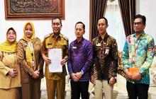 Ombudsman Kalsel Serahkan Catatan Pengawasan 2021-2025, Soroti Peningkatan Pelayanan Publik HSS