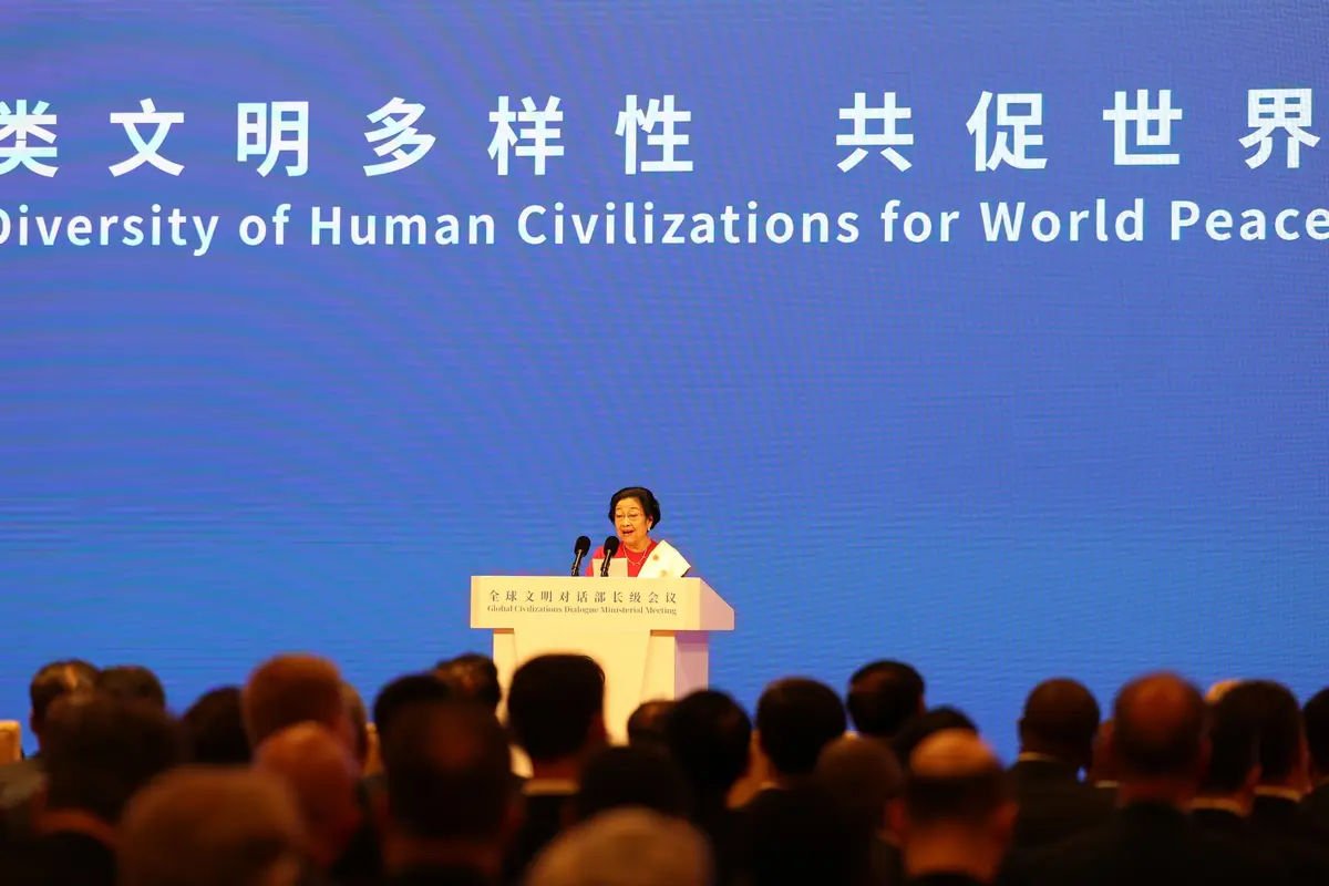 Presiden Kelima Republik Indonesia sekaligus Ketua Umum DPP PDI Perjuangan (PDIP), Megawati Soekarnoputri, jadi pembicara pertama pada Dialog Peradaban Global yang digelar di Wisma Tamu Negara Diaoyutai, Beijing, Kamis (10/7/2025).