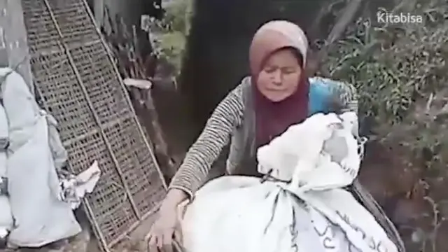 Kisah Haru Mbah Bingah, Sambung Hidup Dengan Bersihkan Sampah di Gunung Merbabu. (Sumber: Twitter/kitabisa)
