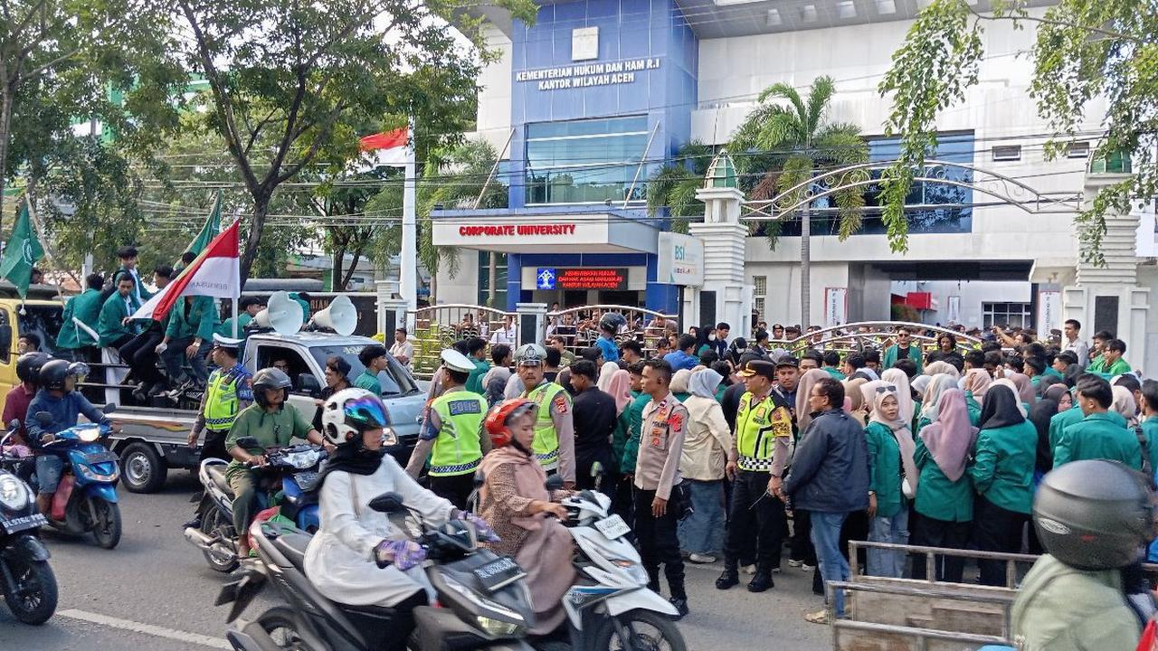 Warija juga membantah bukan lagi mahasiswa aktif.<br>