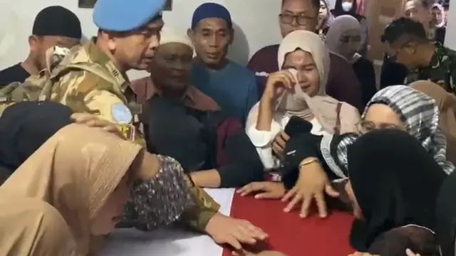 Kepulangan Sang Penjaga Perdamaian: Tangis Histeris Sambut Jenazah Praka Rico Pramudia