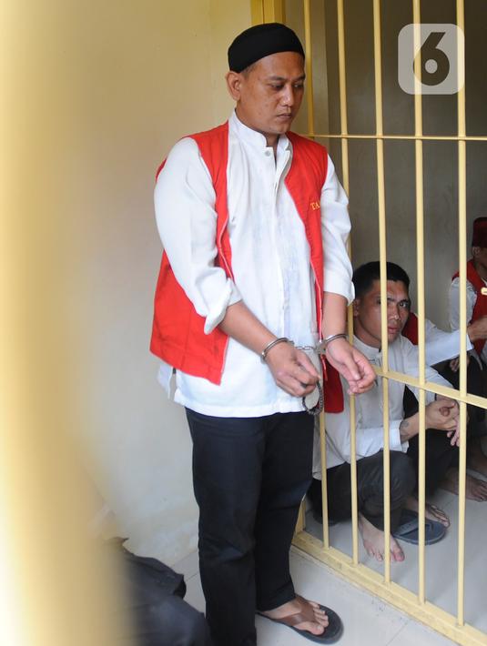 <p>Dalam kasus yang sempat viral tersebut Rizky Noviyandi Achmad melakukan pembunuhan sadis terhadap anak kandungnya dan pembacokan kepada istrinya di RT 3, RW 8, Kelurahan Jatijajar, Kecamatan Tapos, Kota Depok, pada 1 November 2022. (merdeka.com/Arie Basuki)</p>