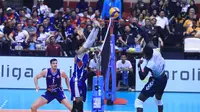 Tim putra Jakarta LavAni Allobank Electric ke grand final PLN Mobile Proliga 2024 setelah menundukkan Jakarta Bhayangkara Presisi dengan skor 3-0 GOR Jatidiri, Semarang, Jumat (12/7/2024). (Bola.com/PBVSI)