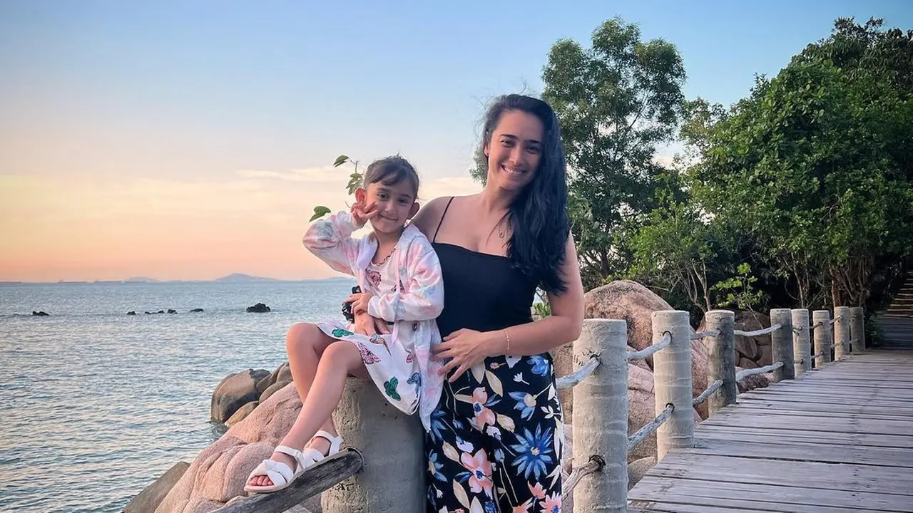 Jadi Single Mom, Ini Momen Seru Alexandra Gottardo Liburan Bareng Buah Hati