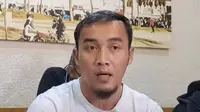 Didampingi kuasa hukum, Gunawan Dwi Cahyo mengklarifikasi tudingan Okie Agustina nekat menggadaikan mobil yang menjadi hak anak mereka, Miro. (Foto: Dok. YouTube Intens Investigasi)