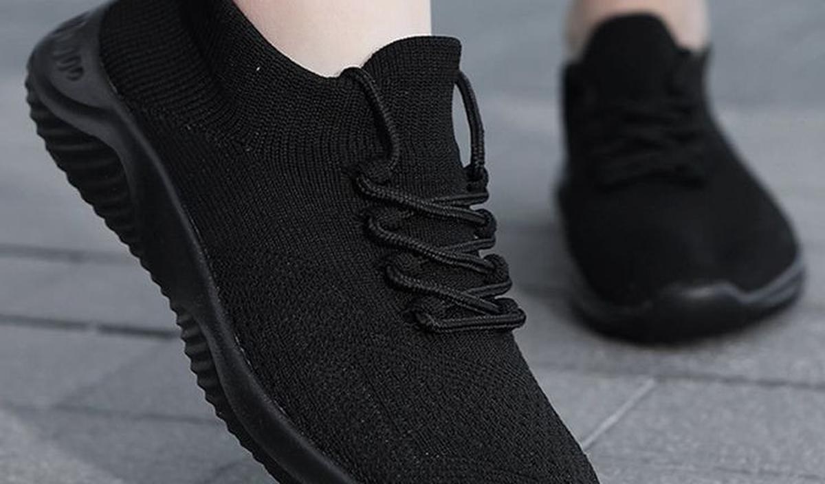 <b>Sepatu Model Tali</b>