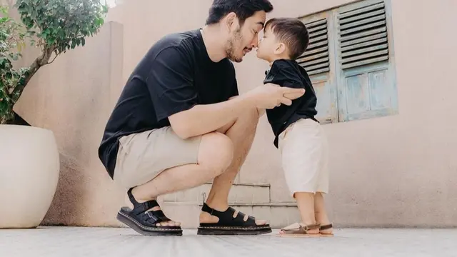 Potret Jeje Govinda dengan Zyan Anak Laki-lakinya