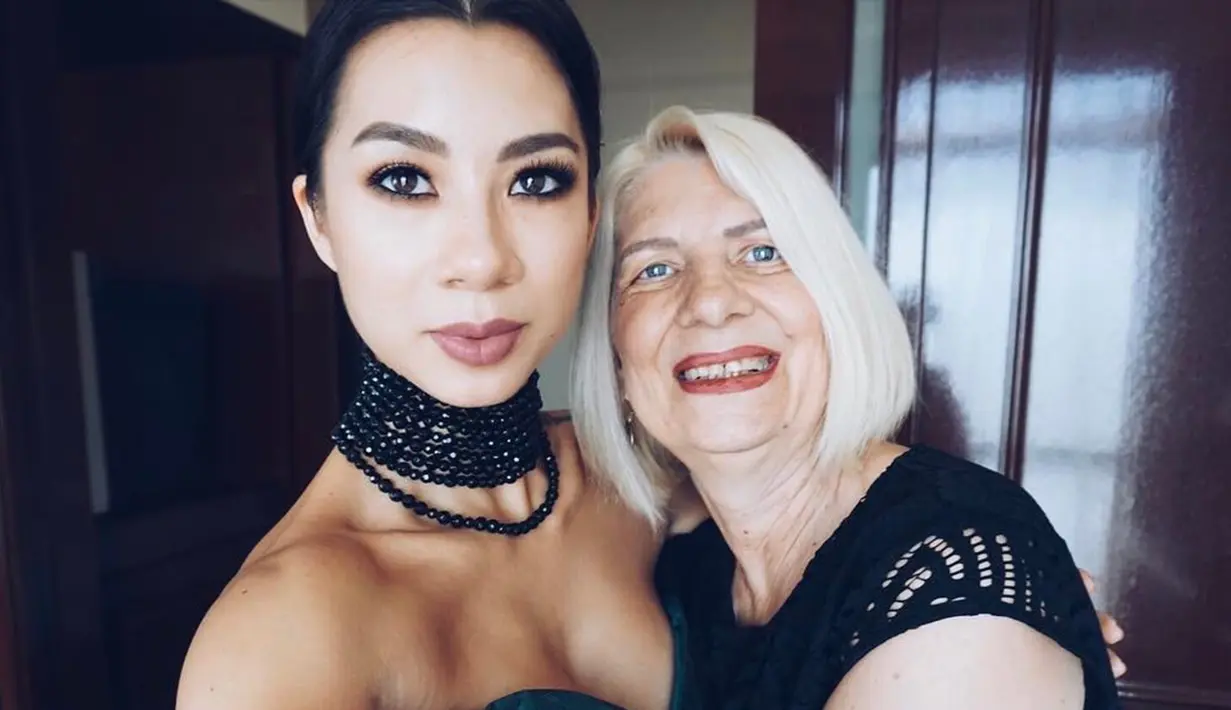 Jennifer Kurniawan atau yang akrab dengan sapaan Jennifer Bachdim merupakan keturunan Jerman-Tionghoa. Jennifer mendapat keturunan Tionghoa dari sang ayah dan Jerman dari sang ibu. (Liputan6.com/IG/@jenniferbachdim)