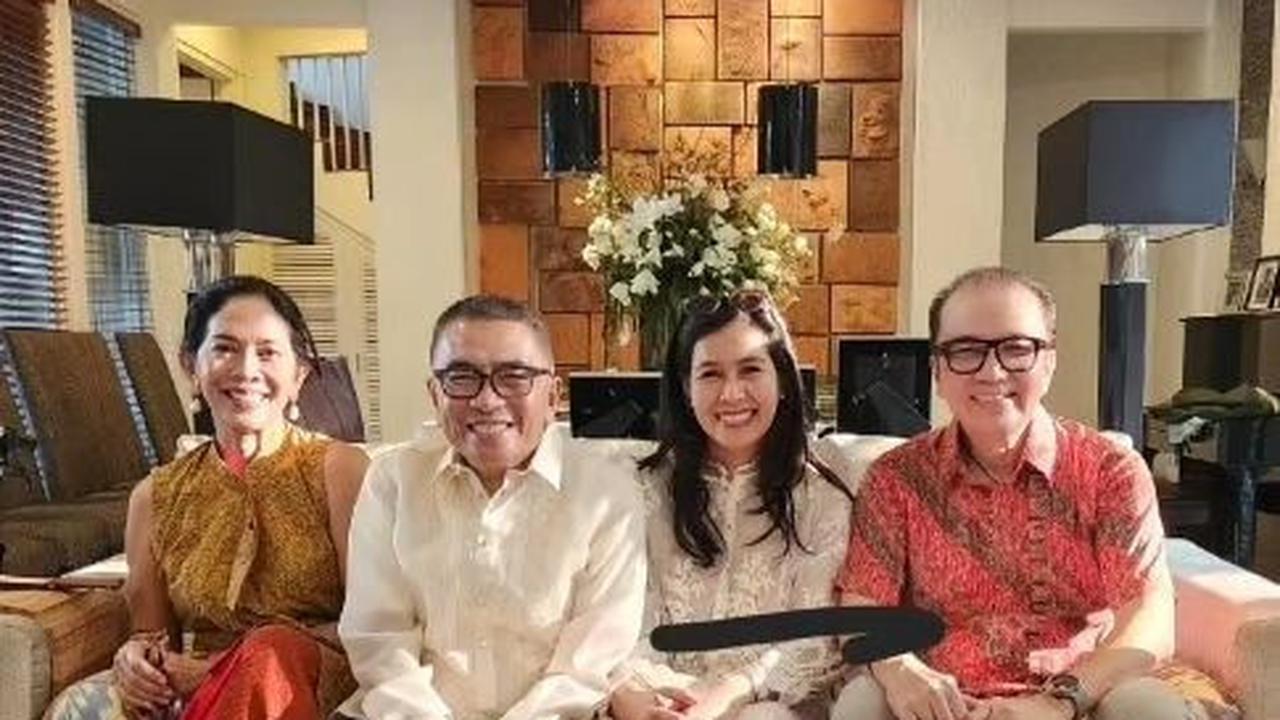 Bahkan, banyak yang menyebut bahwa istri Tantowi dan Helmy Yahya