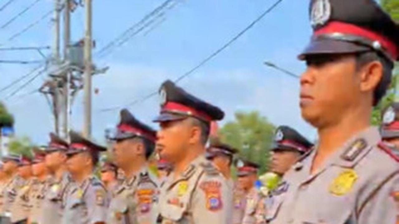 "Halo sedulurku, tak terasa beberapa waktu lalu kami telah selesai melaksanakan upacara kenaikan pangkat anggota Polres Bantul nih," tulis akun polresbantuldiy.<br>