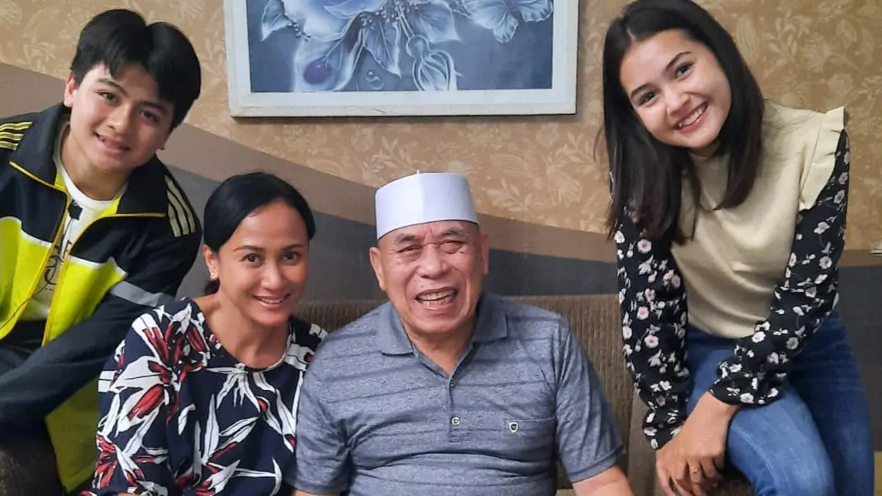Latief Sitepu, Sandrinna Michelle
