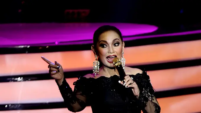 [Bintang] Nia Daniaty