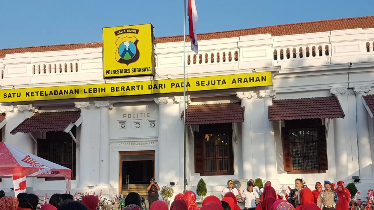 Polwan Surabaya Sapa Pagi dari Museum Hidup Hoofdbureau 