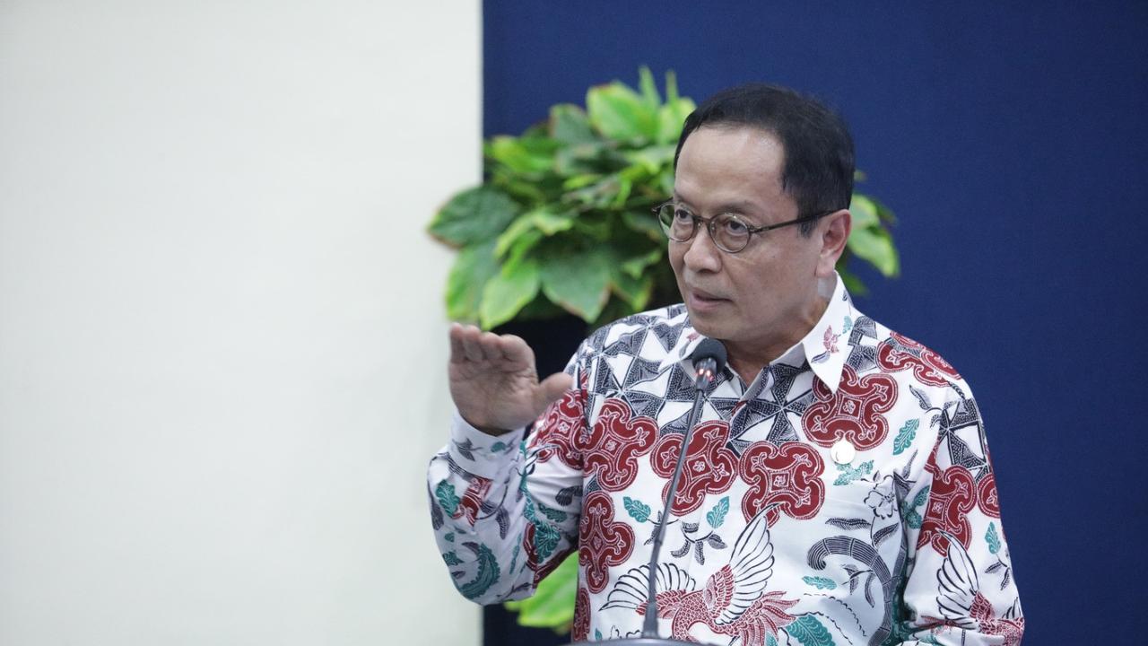 Kepala Eksekutif Pengawas Perbankan OJK Dian Ediana Rae dalam kegiatan OJK Mengajar di Fakulitas Ekonomi dan Bisnis (FEB) Universitas Islam Negeri (UIN) Syarif Hidayatullah Jakarta, Senin (6/11/2023). (Dok OJK)