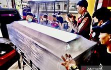 Kisah Kemanusiaan: Ambulans Relawan Antar Jenazah WNA Korban Kecelakaan Helikopter di Kalsel