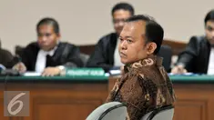 Mantan Sekjen Partai NasDem, Patrice Rio Capella menjalani sidang perdana pembacaan dakwaan di Pengadilan Tipikor, Jakarta (9/11). Rio didakwa menerima gratifikasi Rp 200 juta dari Isteri Gubernur nonaktif Sumatera Utara. (Liputan6.com/Helmi Afandi)