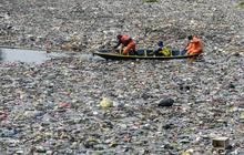 FOTO: Penampakan Lautan Sampah Cemari Sungai Citarum, Totalnya Capai 19 Ton