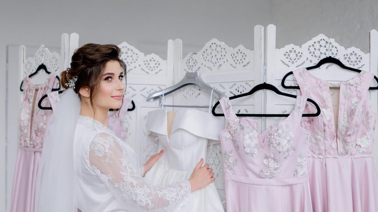 Ilustrasi Baju Bridesmaid Brokat