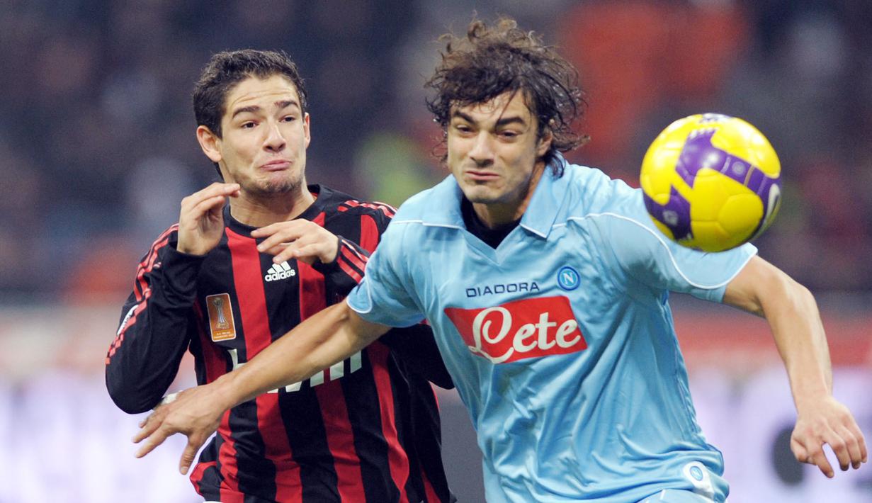 Matteo Contini (kanan) menghabiskan hampir seluruh karier profesionalnya di Liga Italia. Ia pernah sekali merantau ke Real Zaragoza selama satu musim pada 2010-2011. Contini tercatat pernah diganjar 20 kartu merah selama selama 465 penampilannya sebagai pesepak bola. (AFP/Giuseppe Cacace)