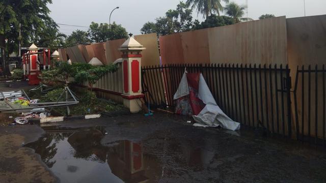 Kondisi Polsek Ciracas Rabu (12/12/2018) pagi. (Liputan6.com/Ady Anugrahadi)