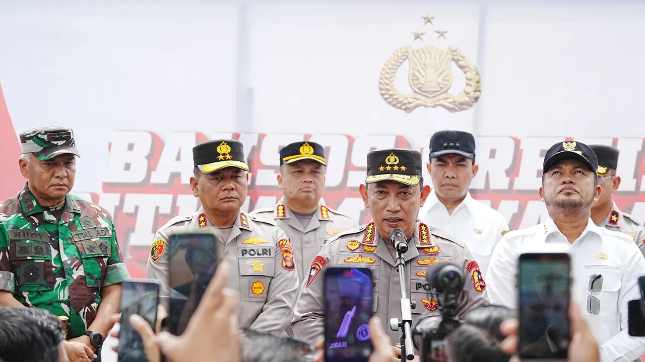 Kapolri Jenderal Listyo Sigit Prabowo usai melakukan Ground Breaking Pembangunan Asrama Polresta Samarinda, Kalimantan Timur (Kaltim).