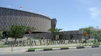 Peristiwa tsunami diabadikan dalam Museum Tsunami Aceh sekaligus sebagai sarana edukasi dan tempat perlindungan bahaya bencana alam.