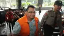 Supervisor, Herry Setiadji tiba untuk menjalani pemeriksaan di KPK, Jakarta, Jumat (3/6). Ketiga tersangka pemerasan terhadap perusahaan wajib pajak, yakni PT EDMI Indonesia usai menjalani Pemeriksaan sebagai tersangka. (Liputan6.com/Helmi Affandi)
