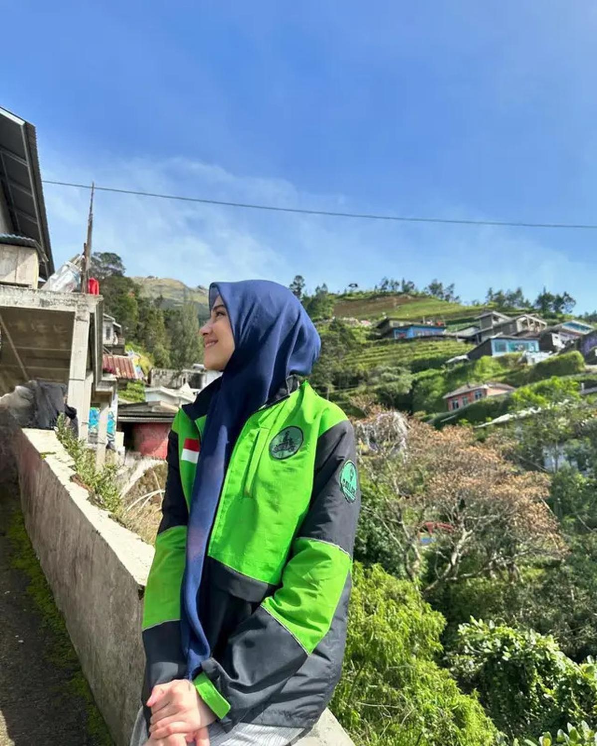 7 Gaya Muslimah Syifa Hadju, Tampil Menawan dan Memukau dengan Hijab