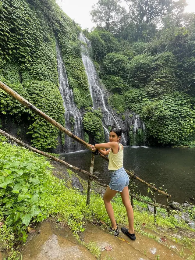 Momen Eva Celia Liburan di Bali, Tampil Menawan Pakai Kebaya. (Sumber: Instagram/evacelia)