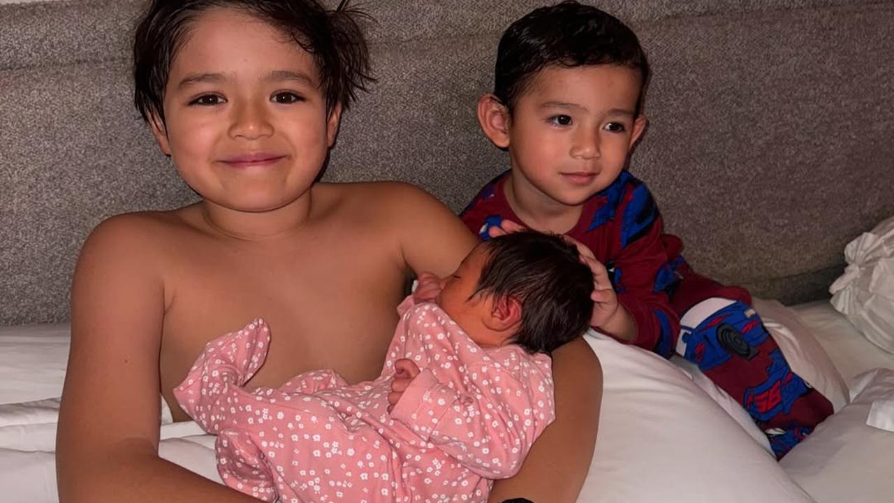 Sudah Punya 2 Adik, Ini 7 Momen Hangat El Barack Anak Jessica Iskandar Sebagai Kakak