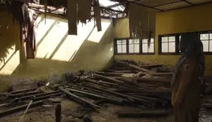 Potret Guru SD Lampung Ratapi Atap Kelas Jebol