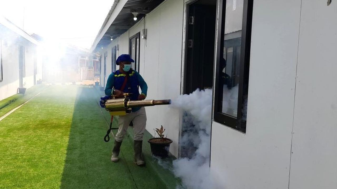 Pengasapan Kemenkes Aceh Tamiang Gencarkan Pencegahan Penyakit Menular Pasca-Bencana