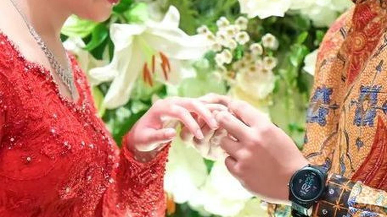 Putra eks Kasau ini telah memantapkan diri untuk melangkah ke jenjang yang lebih serius dengan Angela Adinda usai beberapa bulan menjalin kasih.<br>