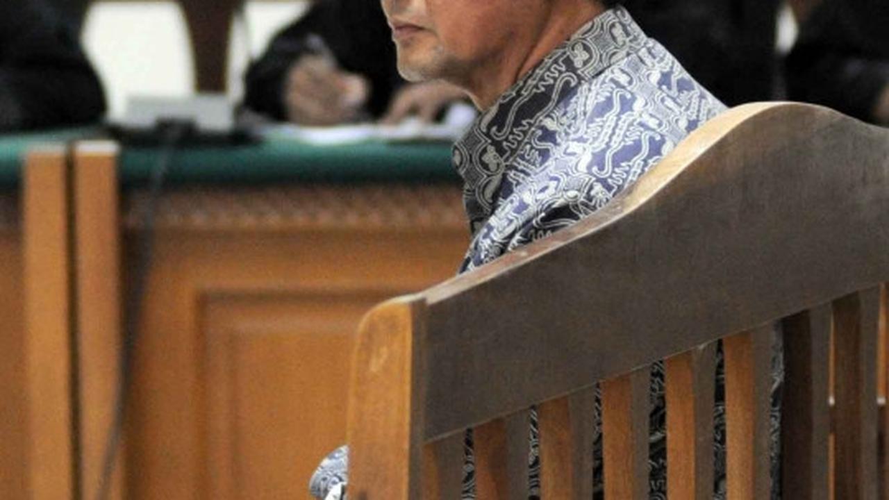 Dituntut JPU 19 tahun penjara, Udar tampak lesu