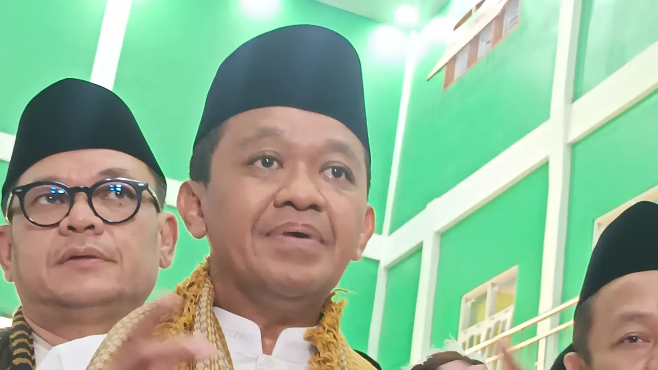 Bahlil Lahadalia saat Safari Ramadan dan silaturahmi di Pondok Pesantren Azzainiyyah, Nagrog, Kabupaten Sukabumi, Minggu (8/3/2026).