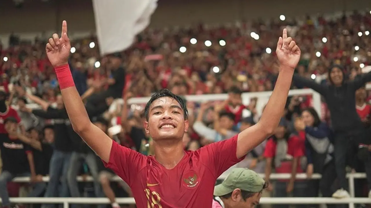 6 Gaya Wonderkid Persebaya Brylian Aldama di Luar Lapangan, Layaknya Model
