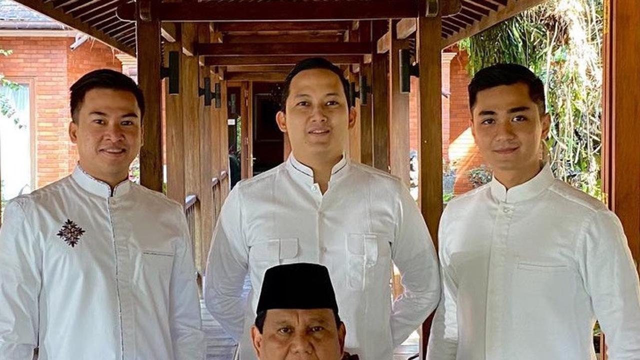 Selain jadi ketua umum relawan, Rajif juga termasuk dalam prajurit TNI KC atau TNI Komponen Cadangan. Ia bertugas bersama dengan Rizky Irmansyah yang terlebih dulu viral beberapa waktu lalu.