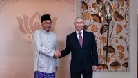 Anwar Ibrahim dan Putin Bertemu, Bahas Penerbangan Langsung hingga Sawit
