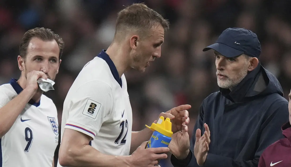 Pelatih baru Timnas Inggris, Thomas Tuchel memberikan instruksi kepada pemainnya saat laga Kualifikasi Piala Dunia 2026 melawan Albania di Wembley Stadium, London, Jumat (21/03/2025) waktu setempat. (AP Photo/Alastair Grant)