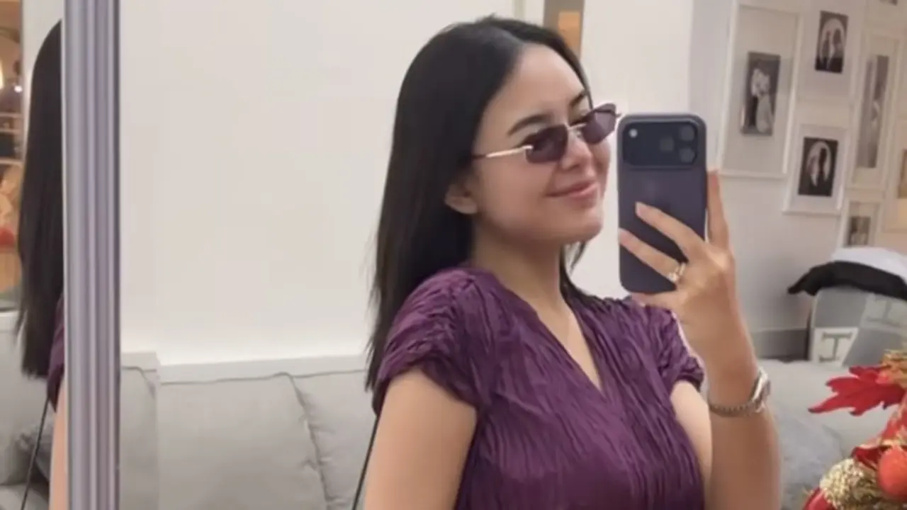 Amanda Manopo Jelang Natal Kenakan Head To Toe Serba Ungu. [@amandamanopo]