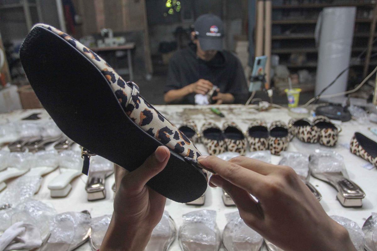 FOTO: Industri Alas Kaki Nasional Melangkah Kencang, UMKM Jadi Penopang Utama
