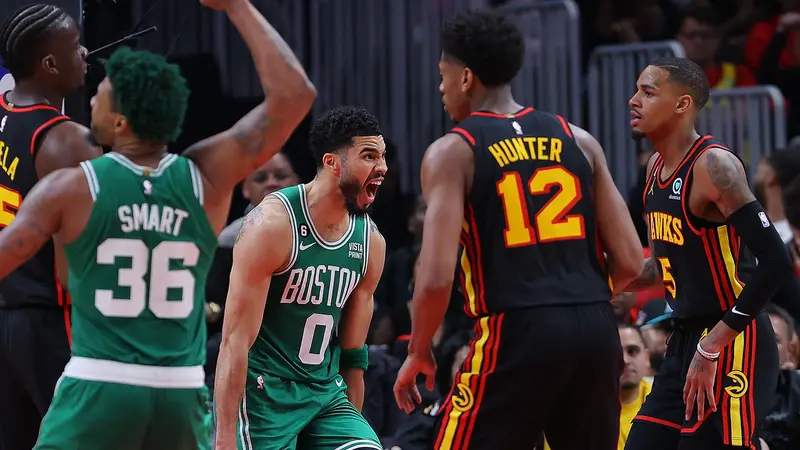 Selebrasi pemain Celtics kala mengalahkan Hawks di play-off NBA 2023