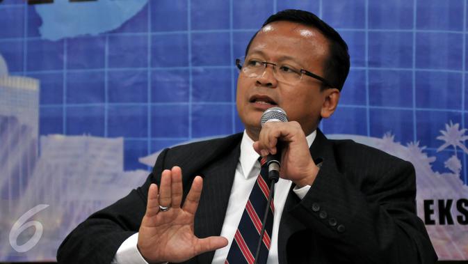 Ketua Komisi IV DPR Edhy Prabowo memberikan keterangan pers terkait kebakaran hutan di Kompleks Parlemen, Jakarta, Rabu (7/10/2015). Komisi IV DPR mendesak Presiden untuk segera menuntaskan permasalahan kabut asap. (Liputan6.com/Johan Tallo)