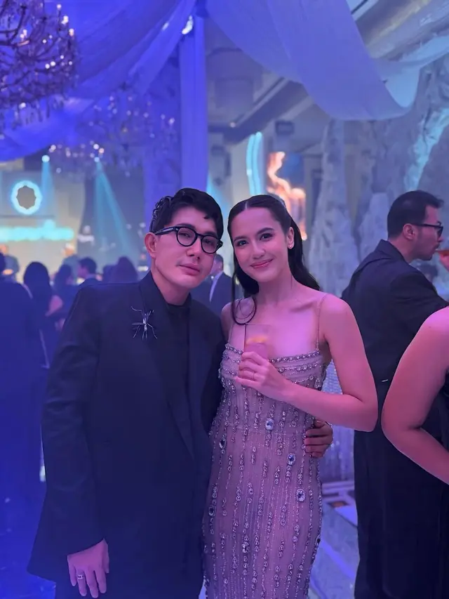 Foto Artis Pakai Long Dress di Resepsi Luna Maya dan Maxime Bouttier yang Jadi Sorotan, Dari Nagita hingga Nirina Zubir