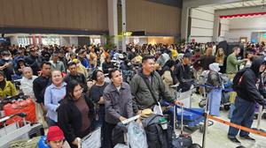 Imbas Abu Erupsi Anak Krakatau, 209 Penerbangan di Soekarno-Hatta Dibatalkan