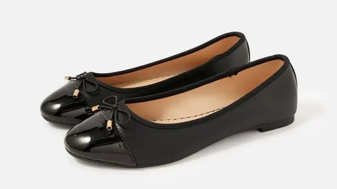 Model Wedges atau Flat Shoes? Ini yang Paling Cocok Buat Lebaran