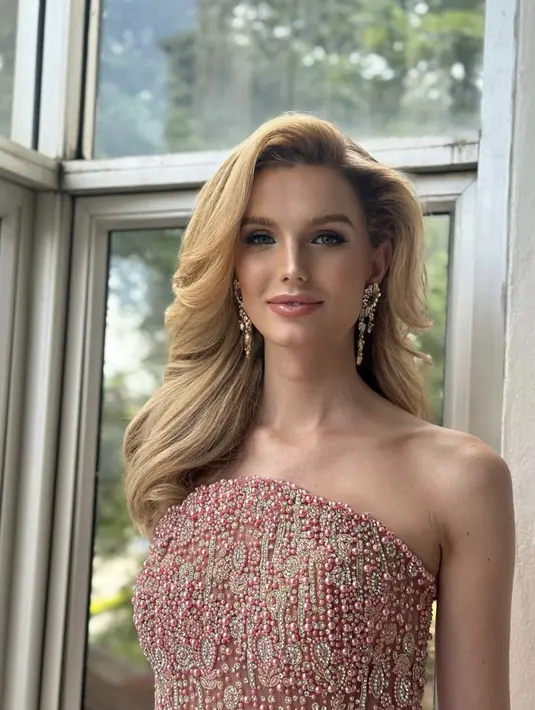Solange Dekker dari Belanda berhasil meraih gelar Miss International Queen 2023. [Foto: Instagram/ theamazonsolange]