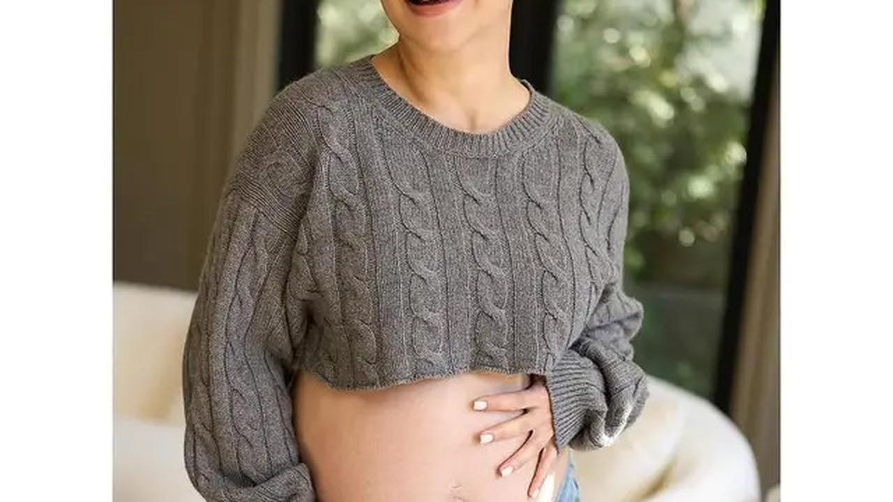 6 Potret Glowing Nikita Willy Lakoni Maternity Shoot di Luar Negeri, Elegan dengan Crop Top-Baju Transparan